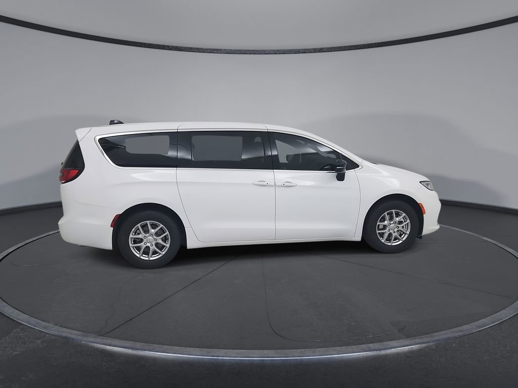 New 2026 Chrysler Pacifica Select FWD image 9
