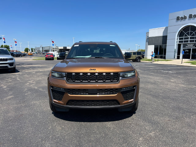 New 2026 Jeep Grand Cherokee L Limited w/ Limited Altitude Package AWD/4WD image 2