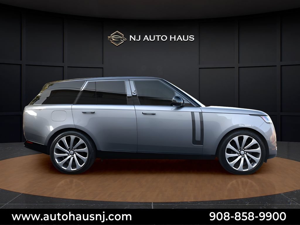 Used 2023 Land Rover Range Rover SE AWD/4WD image 3