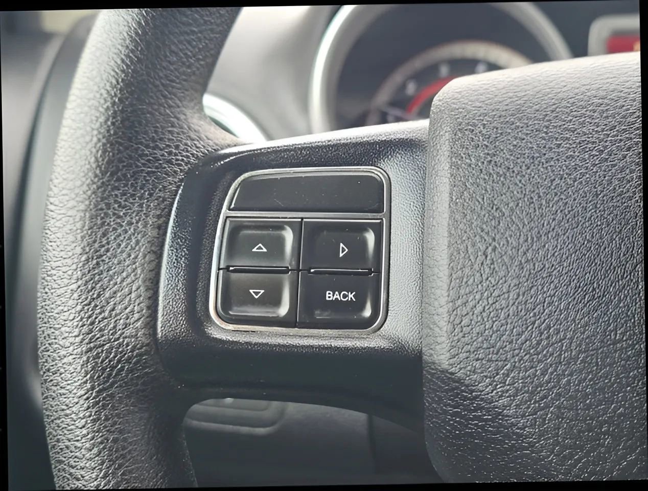 Used 2018 Dodge Journey SE image 24