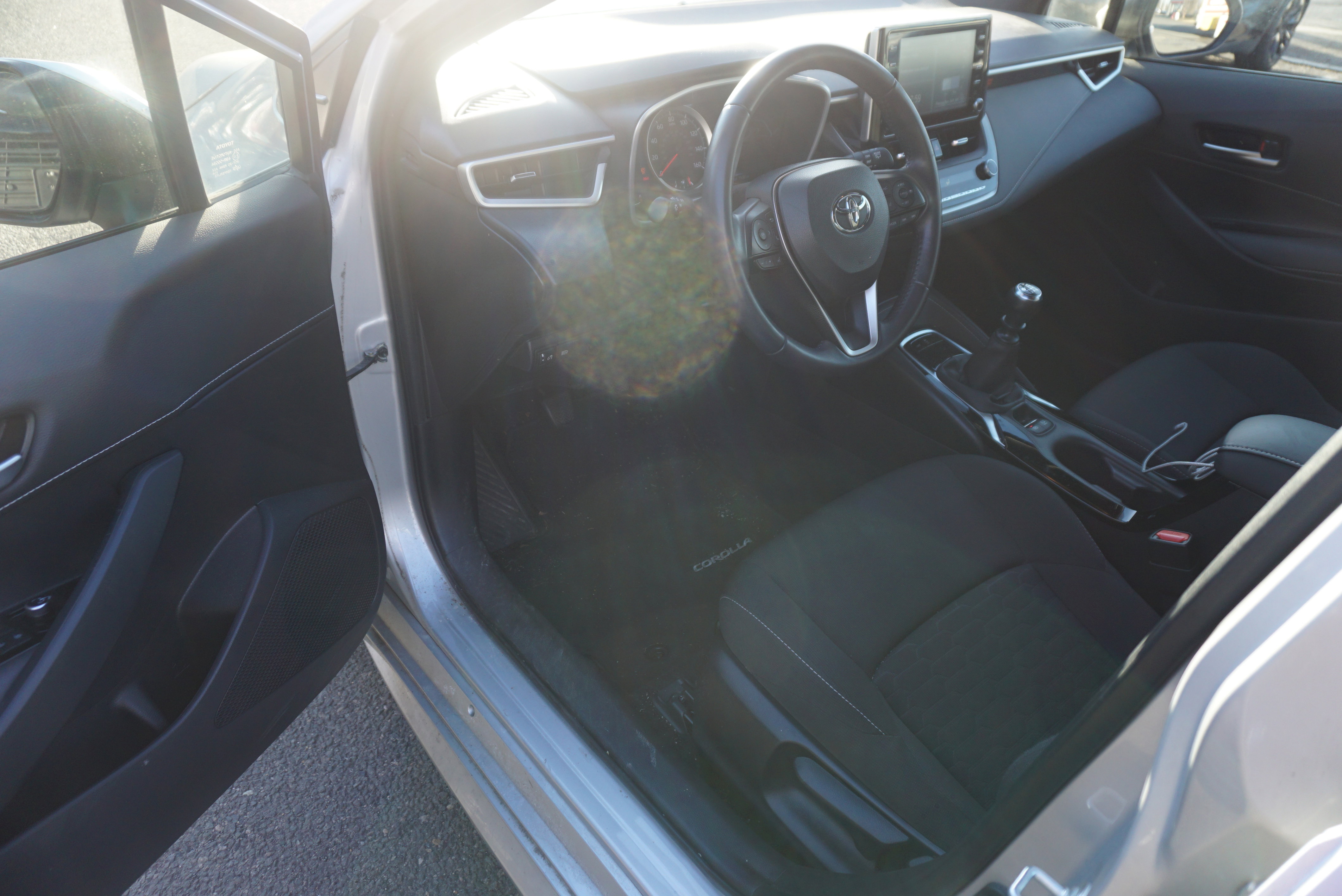 Used 2019 Toyota Corolla SE w/ Carpet Mat Package image 7