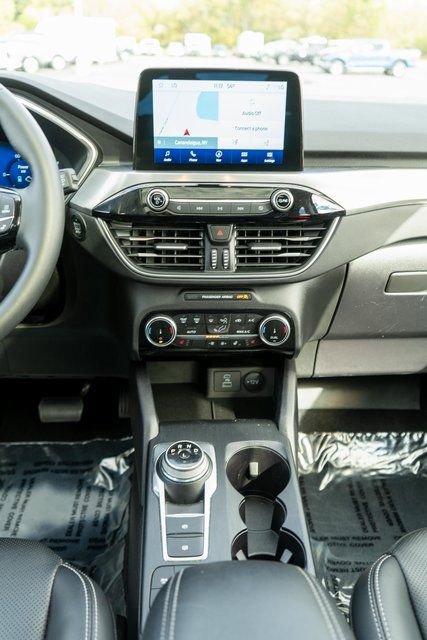 Used 2022 Ford Escape Titanium w/ Class II Trailer Tow Package image 16