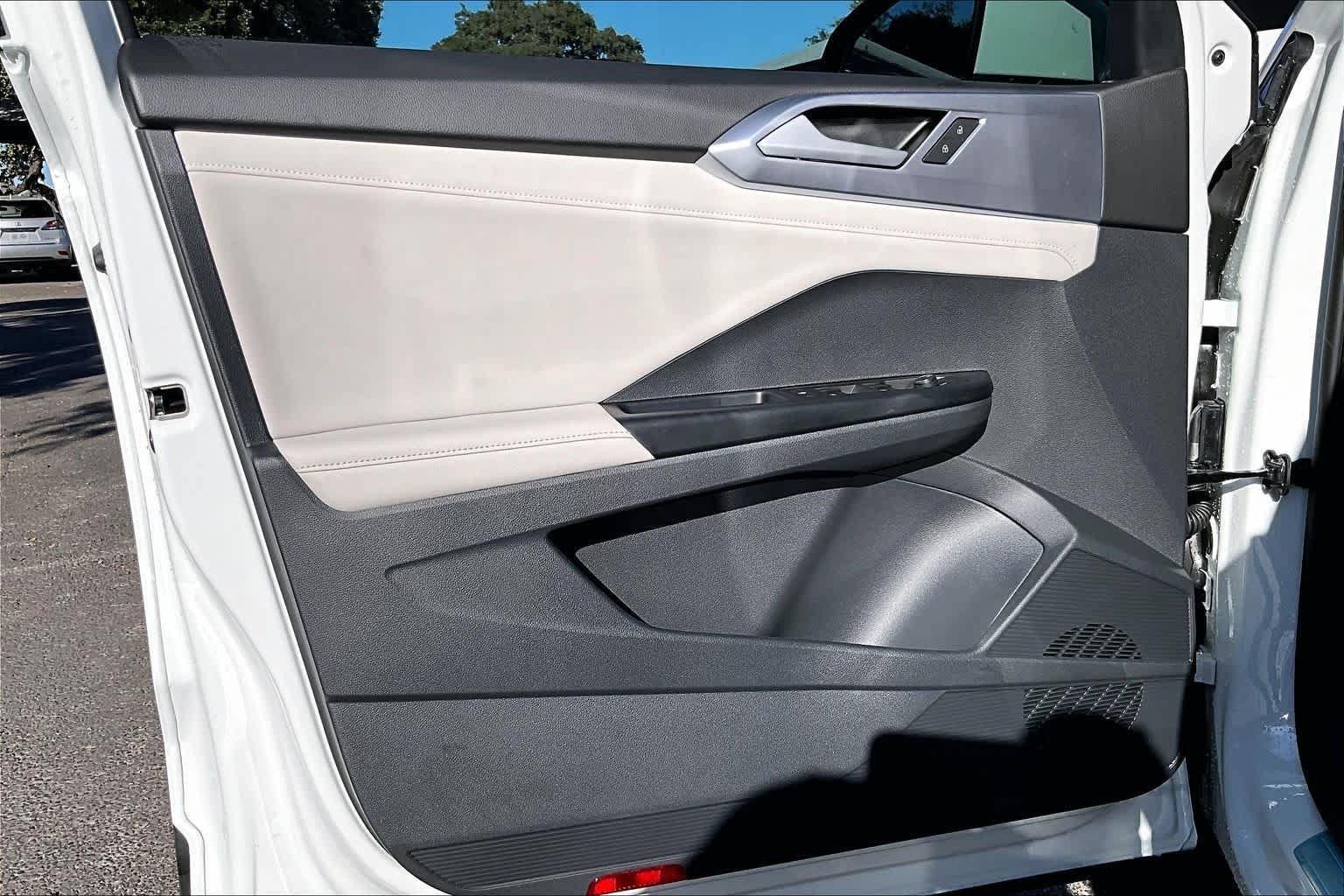 New 2026 Volkswagen Taos SE FWD image 10