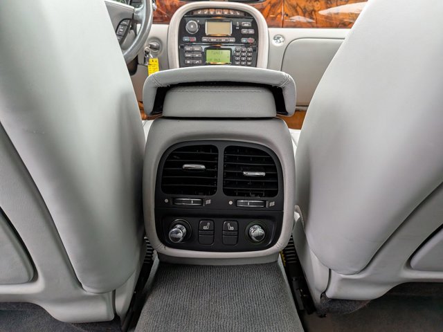 Used 2008 Jaguar XJ8 image 16