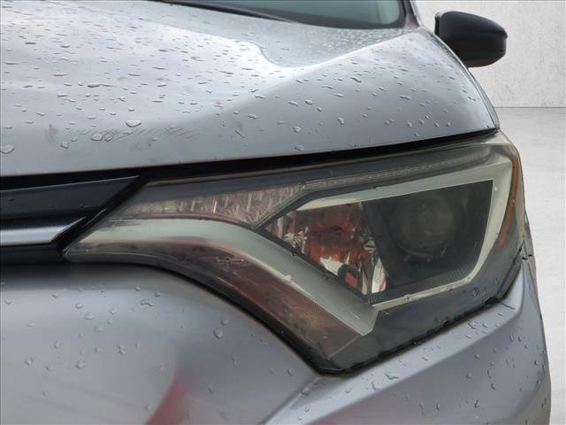 Used 2018 Toyota RAV4 LE image 9