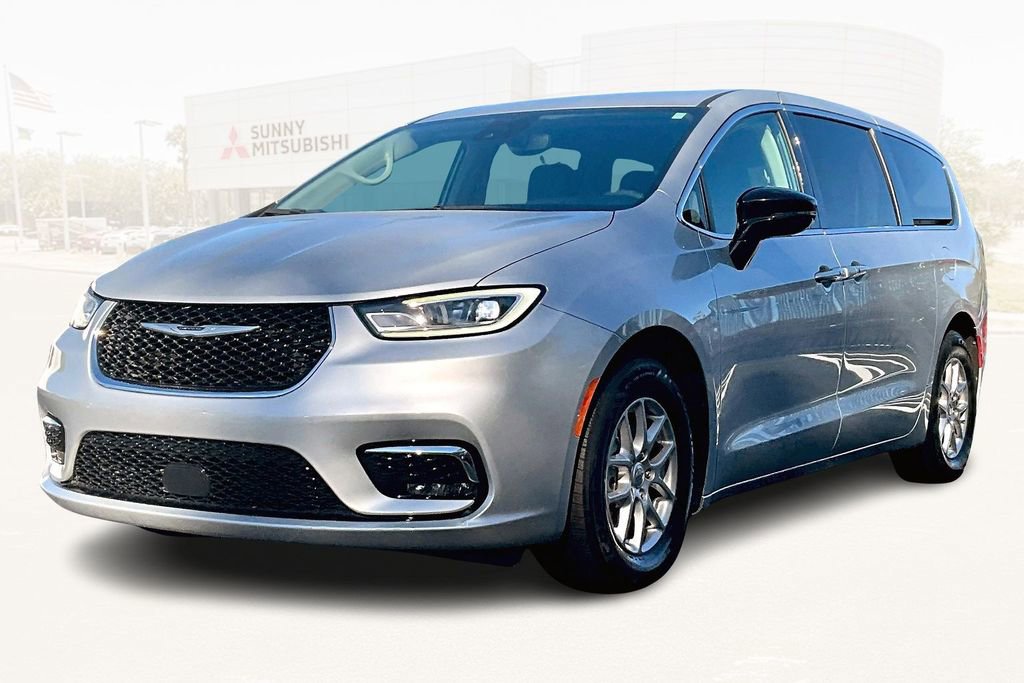 Used 2024 Chrysler Pacifica Touring-L