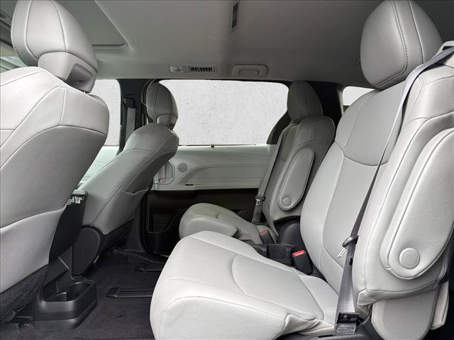 Used 2025 Toyota Sienna XLE AWD/4WD image 20