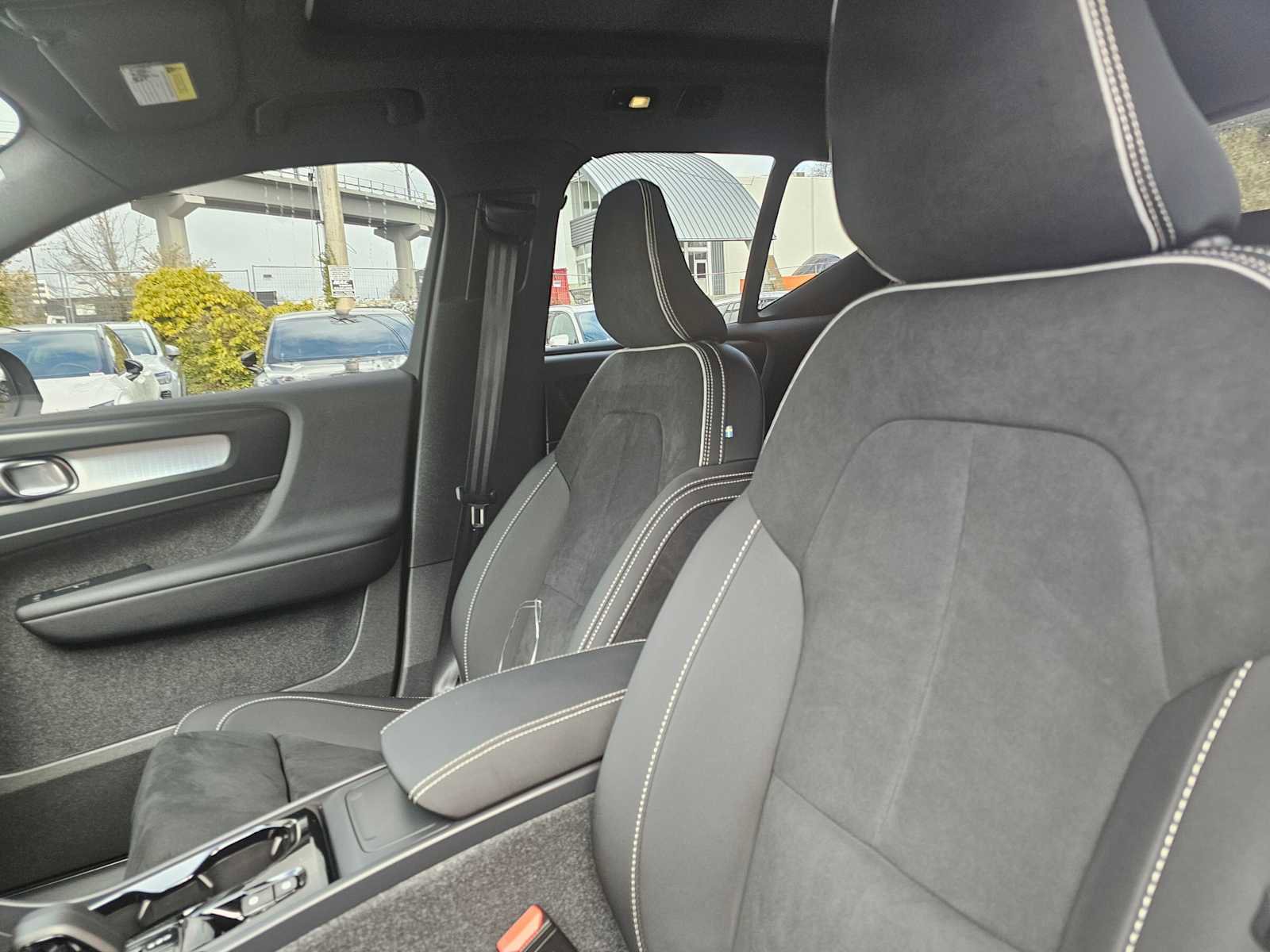 Certified 2026 Volvo XC40 B5 Ultra w/ Climate Package image 23