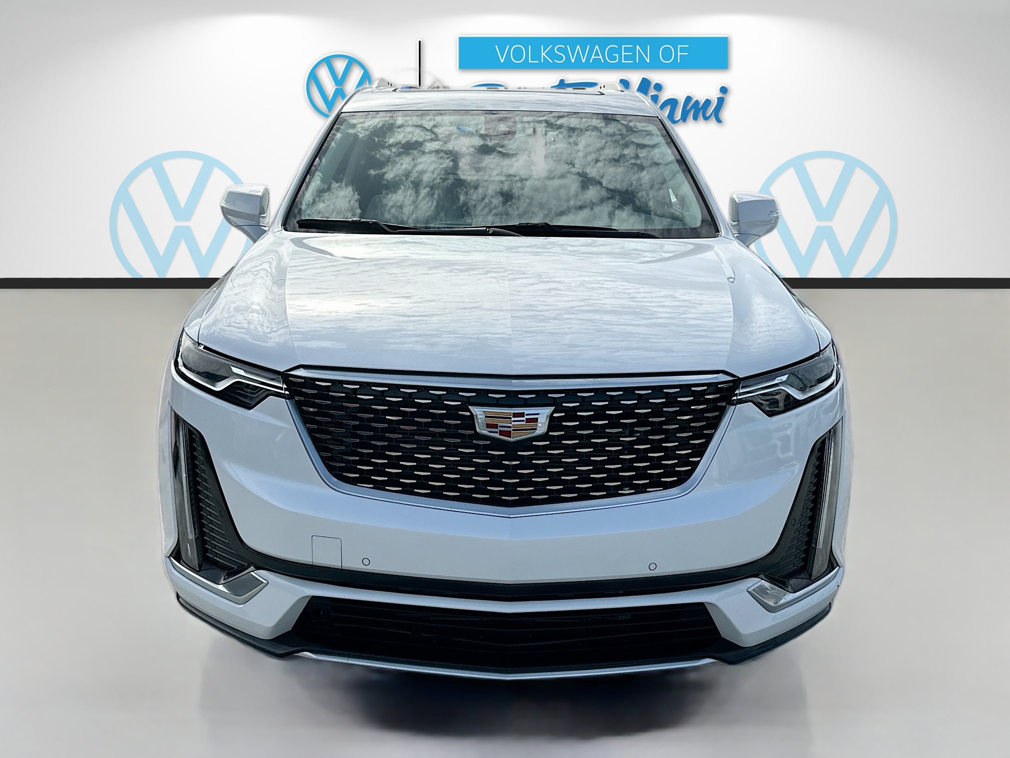 Used 2023 Cadillac XT6 Premium Luxury FWD image 2