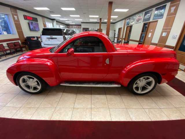 Used 2004 Chevrolet SSR w/ Preferred Equipment Group RWD image 9