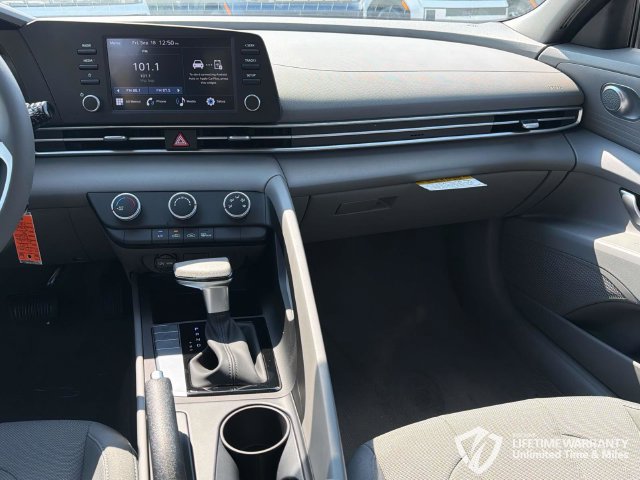 New 2026 Hyundai Elantra SE FWD image 13