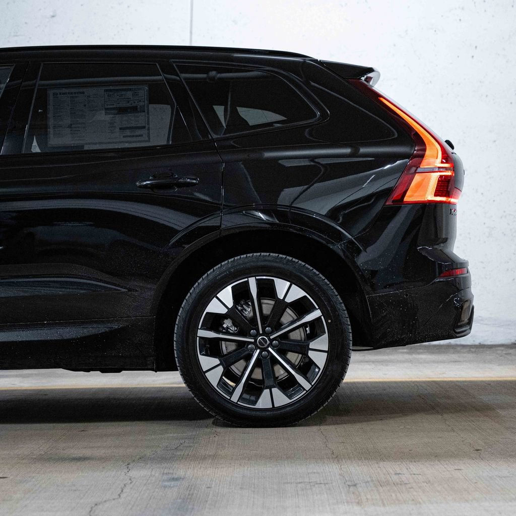 New 2026 Volvo XC60 T8 Plus w/ Protection Package Premier AWD/4WD image 4