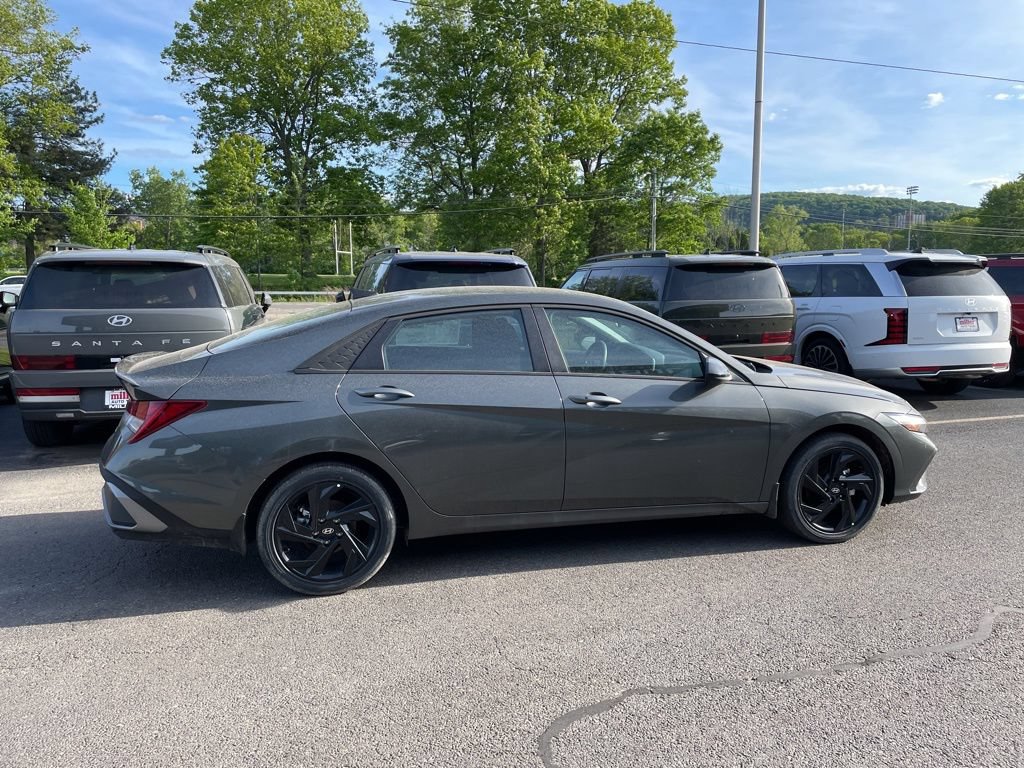New 2026 Hyundai Elantra SEL FWD image 3