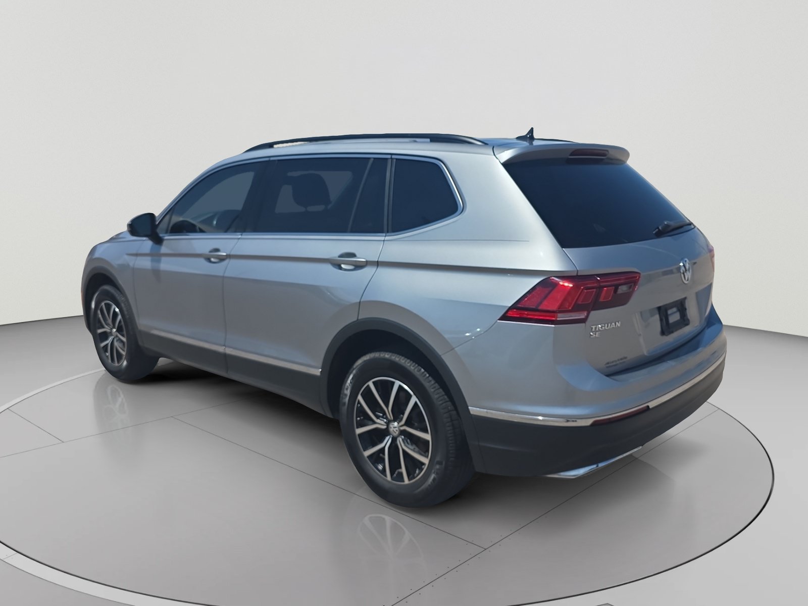 Used 2021 Volkswagen Tiguan SE FWD image 3