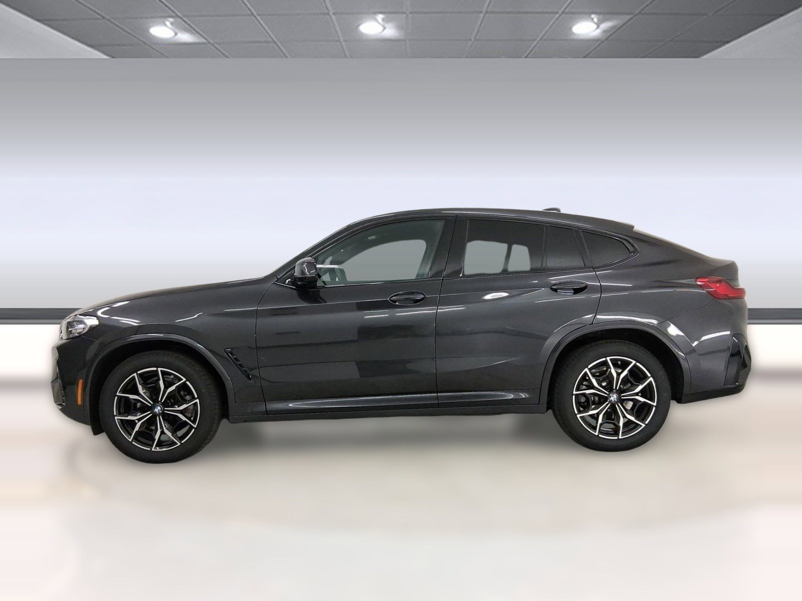 Used 2025 BMW X4 xDrive30i image 2