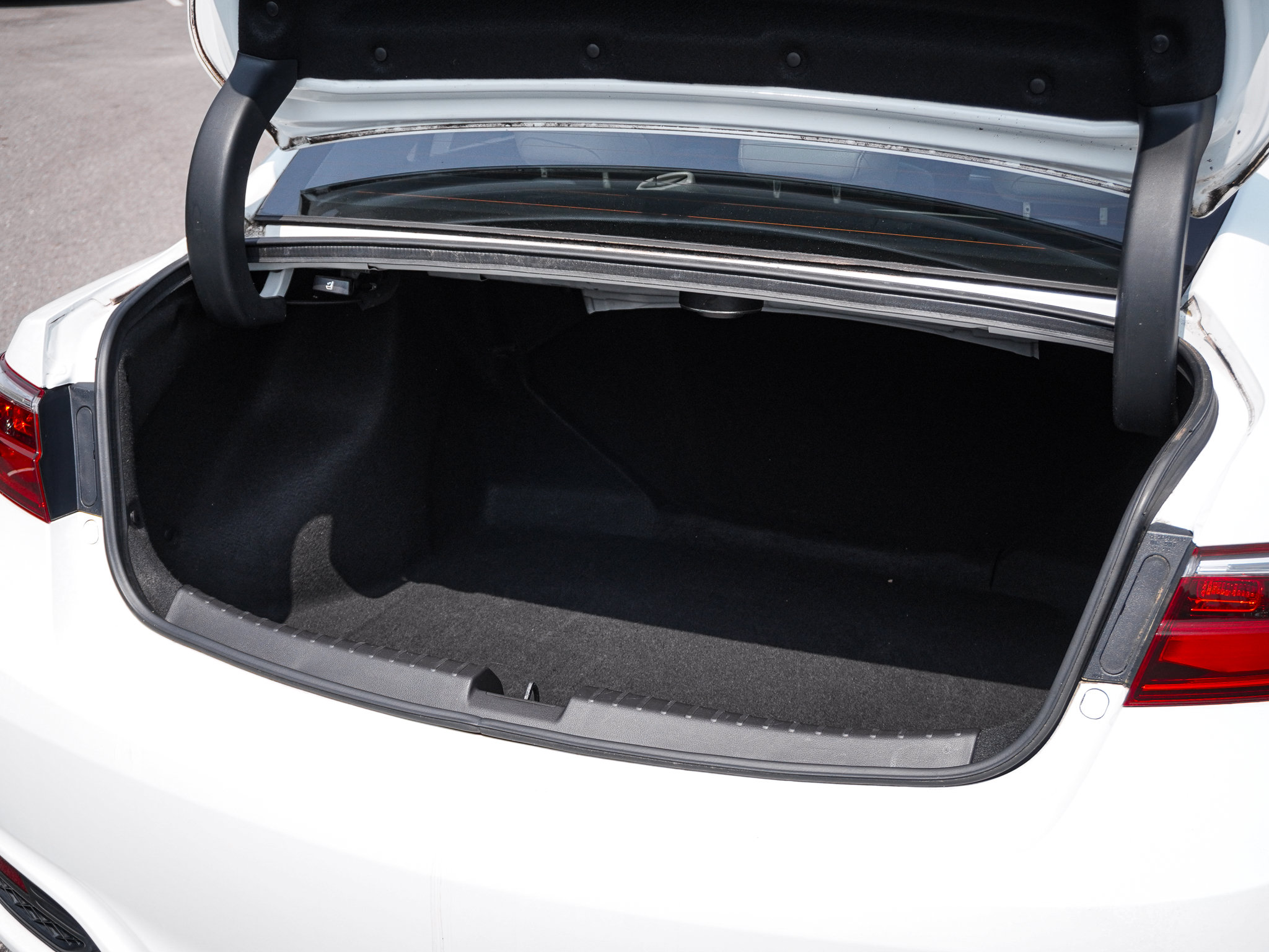 Used 2017 Acura ILX FWD image 31
