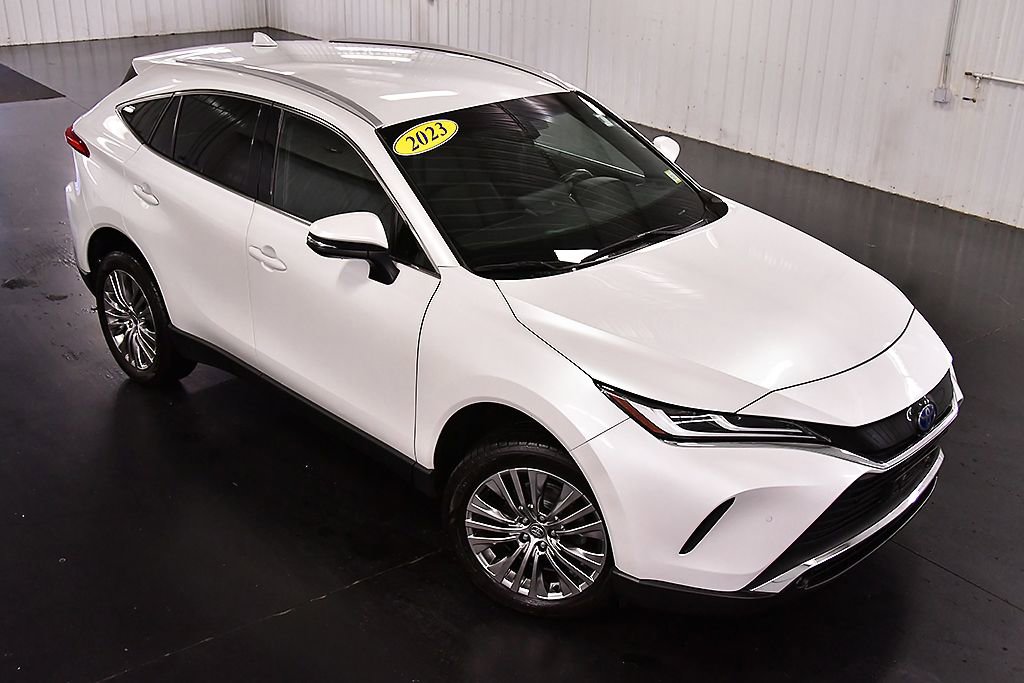Used 2023 Toyota Venza XLE image 14