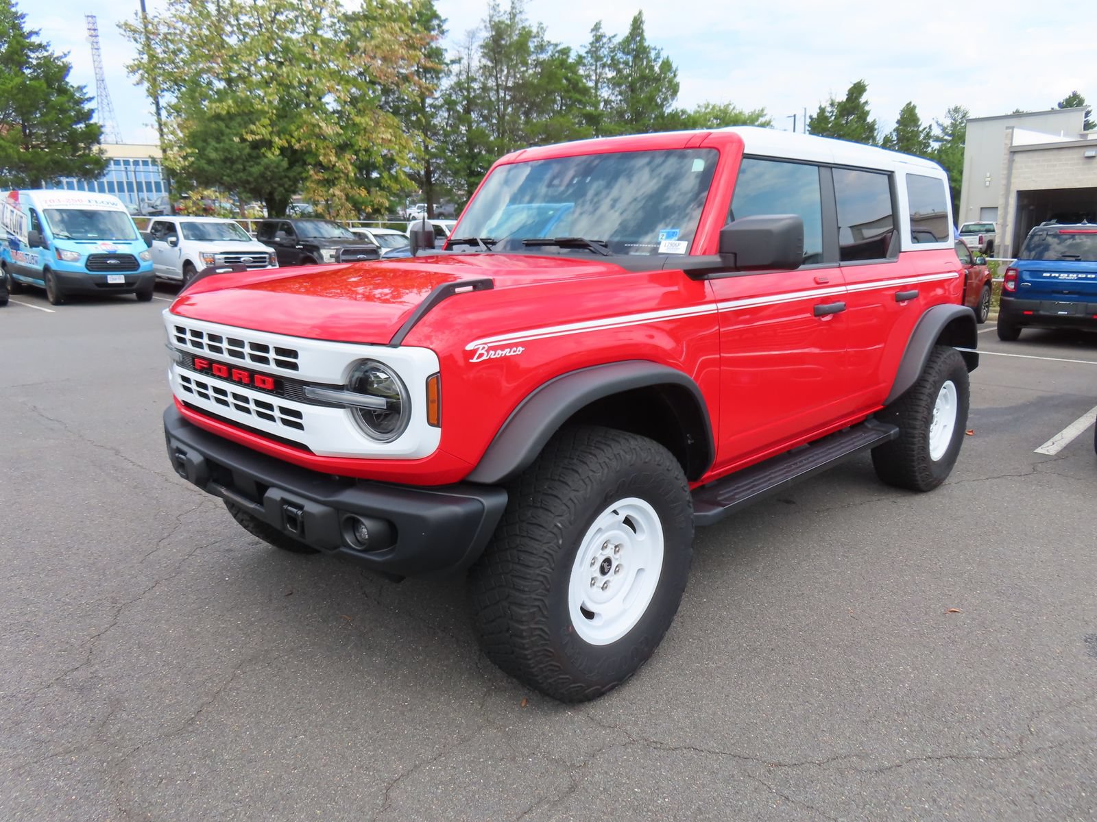 Used 2023 Ford Bronco Heritage Edition AWD/4WD image 3