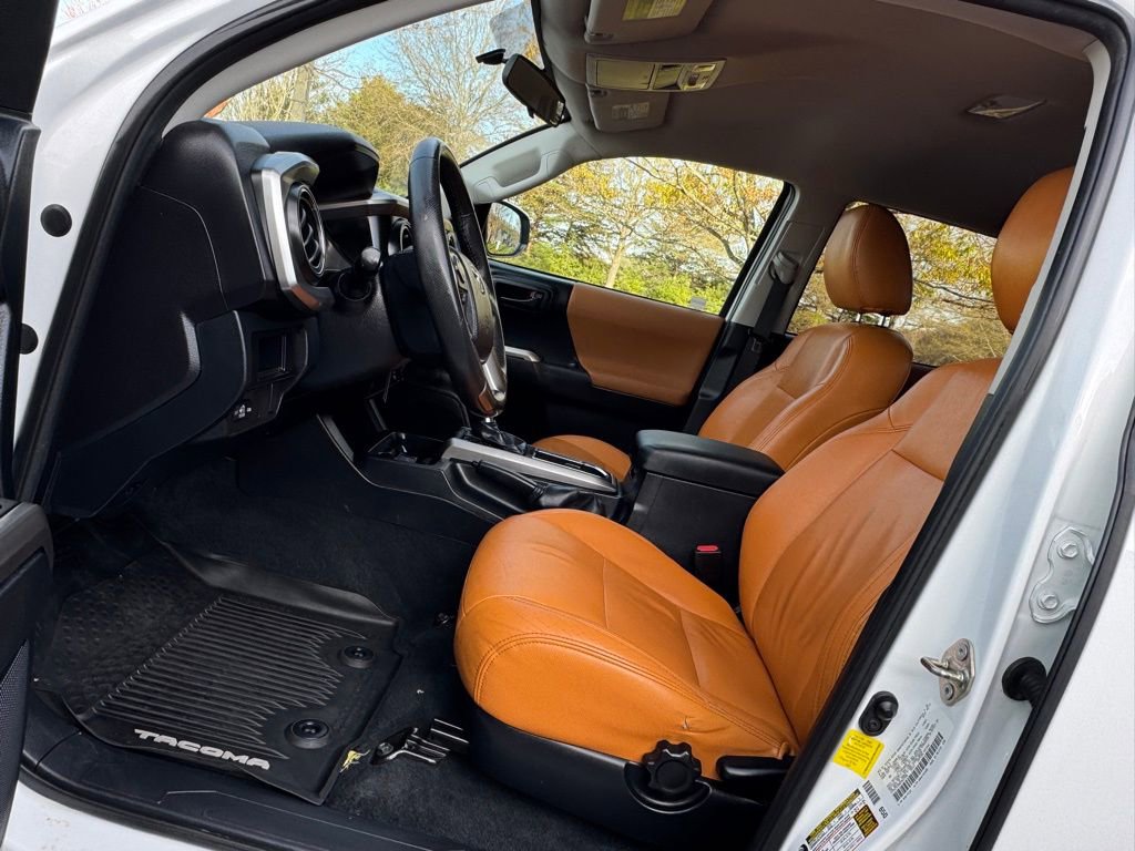 Used 2016 Toyota Tacoma SR5 w/ Towing Package image 15