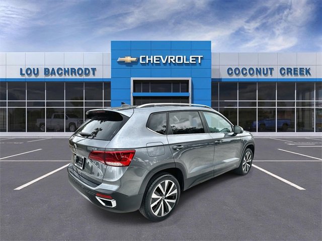 Used 2024 Volkswagen Taos SE image 8