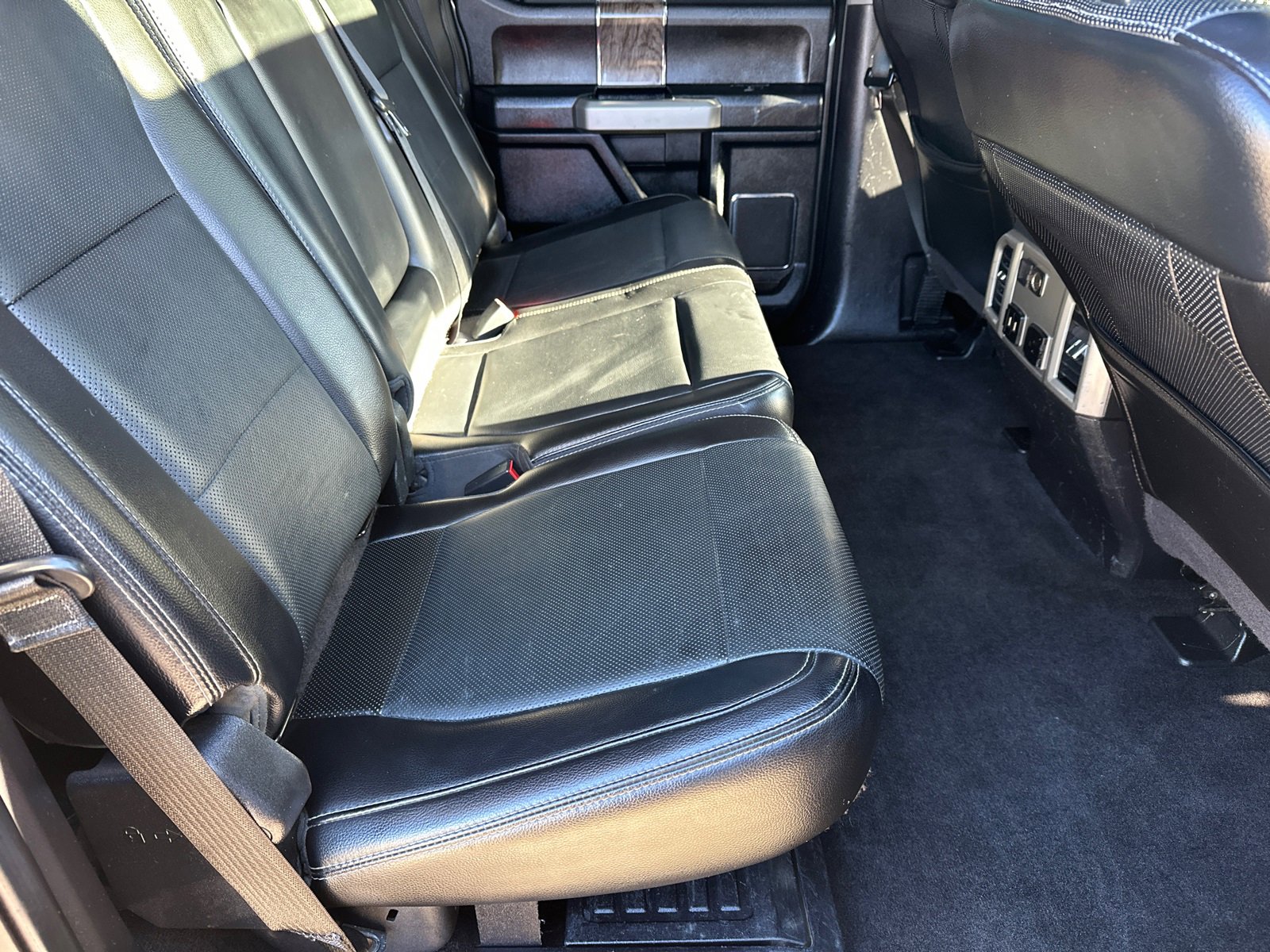 Used 2018 Ford F350 Lariat w/ Chrome Package image 15