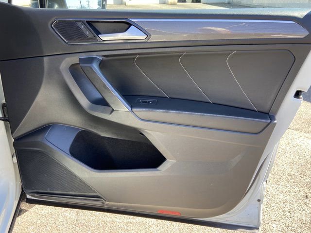 Certified 2022 Volkswagen Tiguan SE R-Line image 28