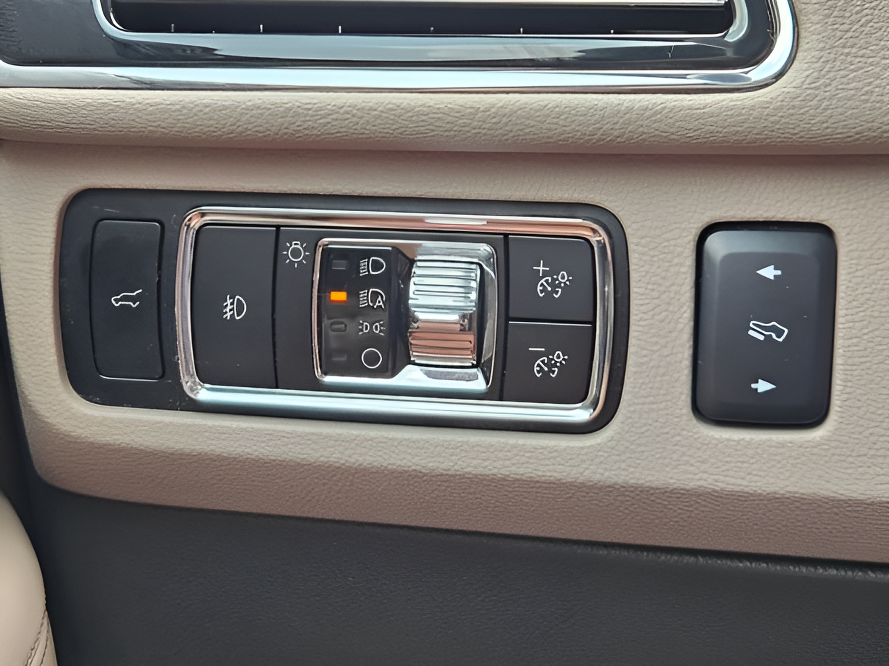 Certified 2024 Lincoln Navigator L Reserve AWD/4WD image 18