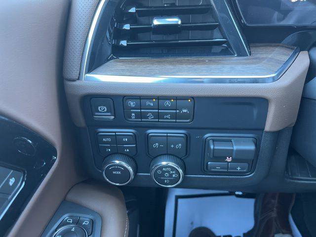 New 2026 Chevrolet Suburban High Country w/ Sun And Tow Package AWD/4WD image 19