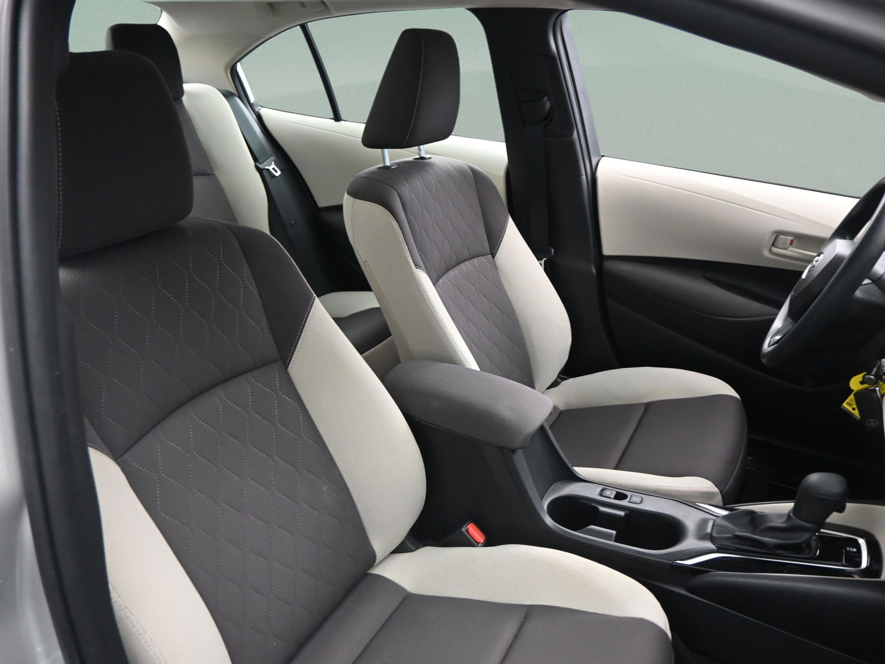 Used 2025 Toyota Corolla LE image 37