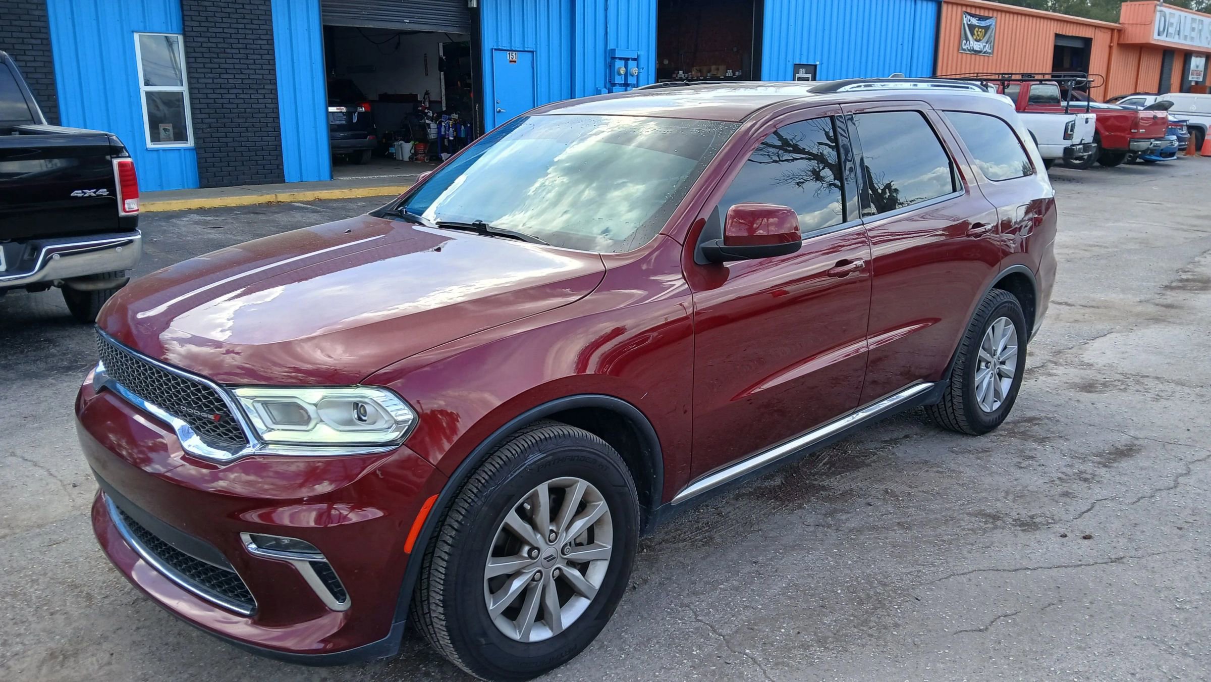 Used 2022 Dodge Durango SXT image 2