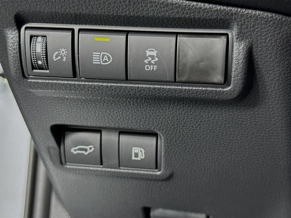 Used 2026 Toyota Corolla Cross AWD Hybrid w/ Convenience Package image 15