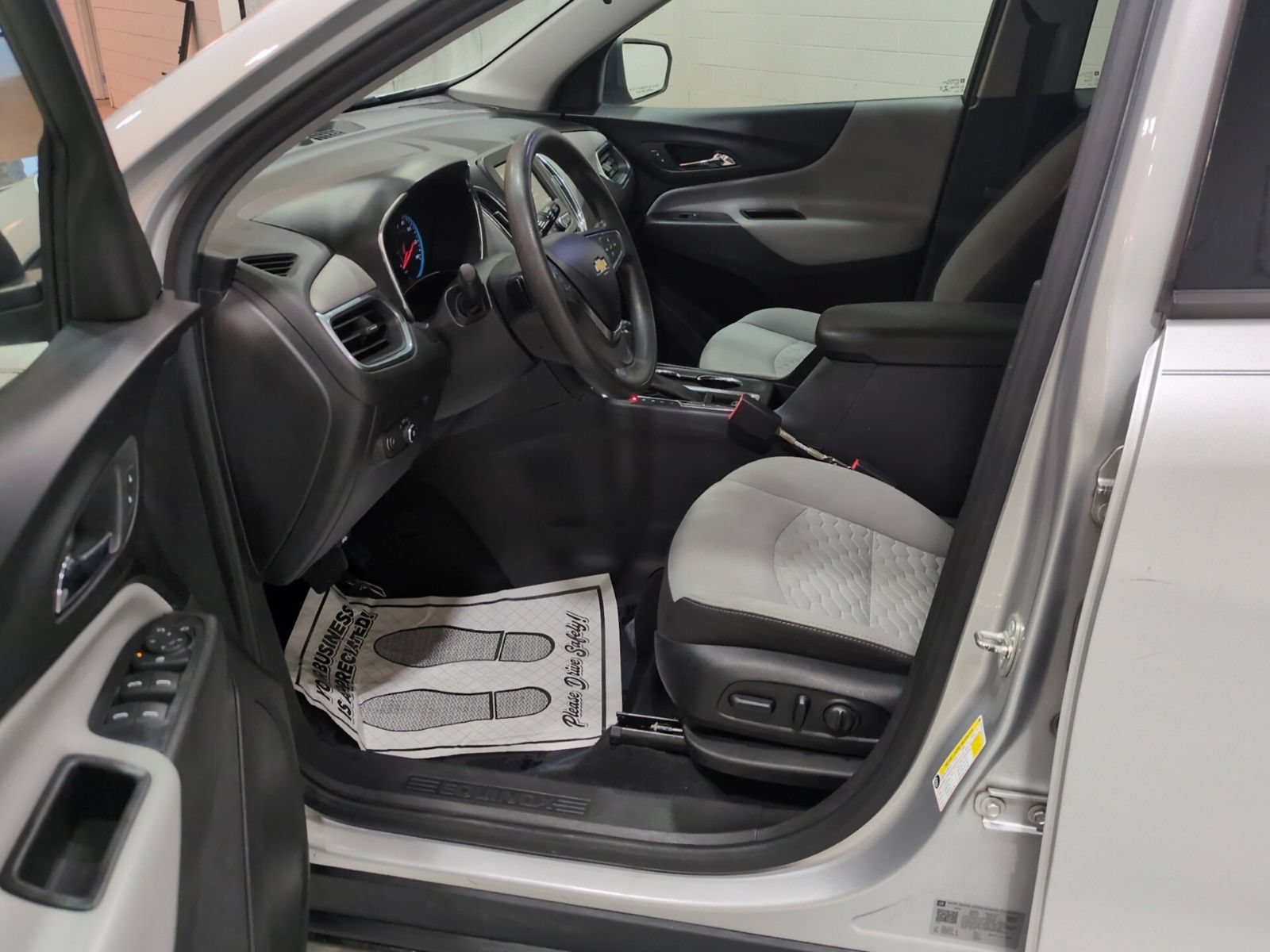 Used 2019 Chevrolet Equinox LS w/ LS Convenience Package FWD image 15