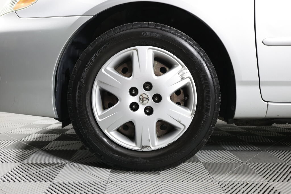 Used 2005 Toyota Corolla LE FWD image 9