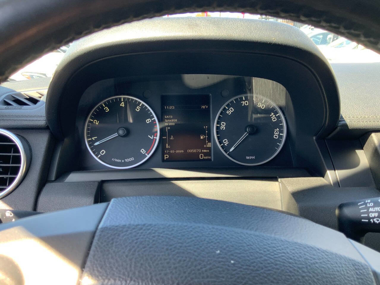Used 2015 Land Rover LR4 HSE AWD/4WD image 26