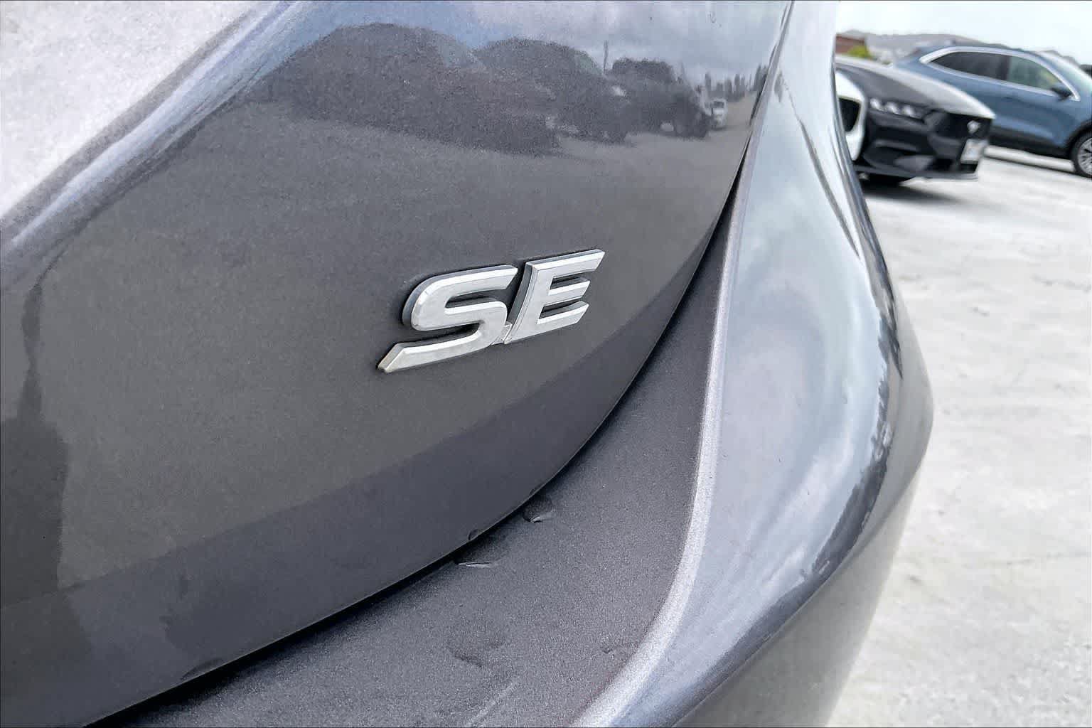 Used 2020 Toyota Camry SE FWD image 7
