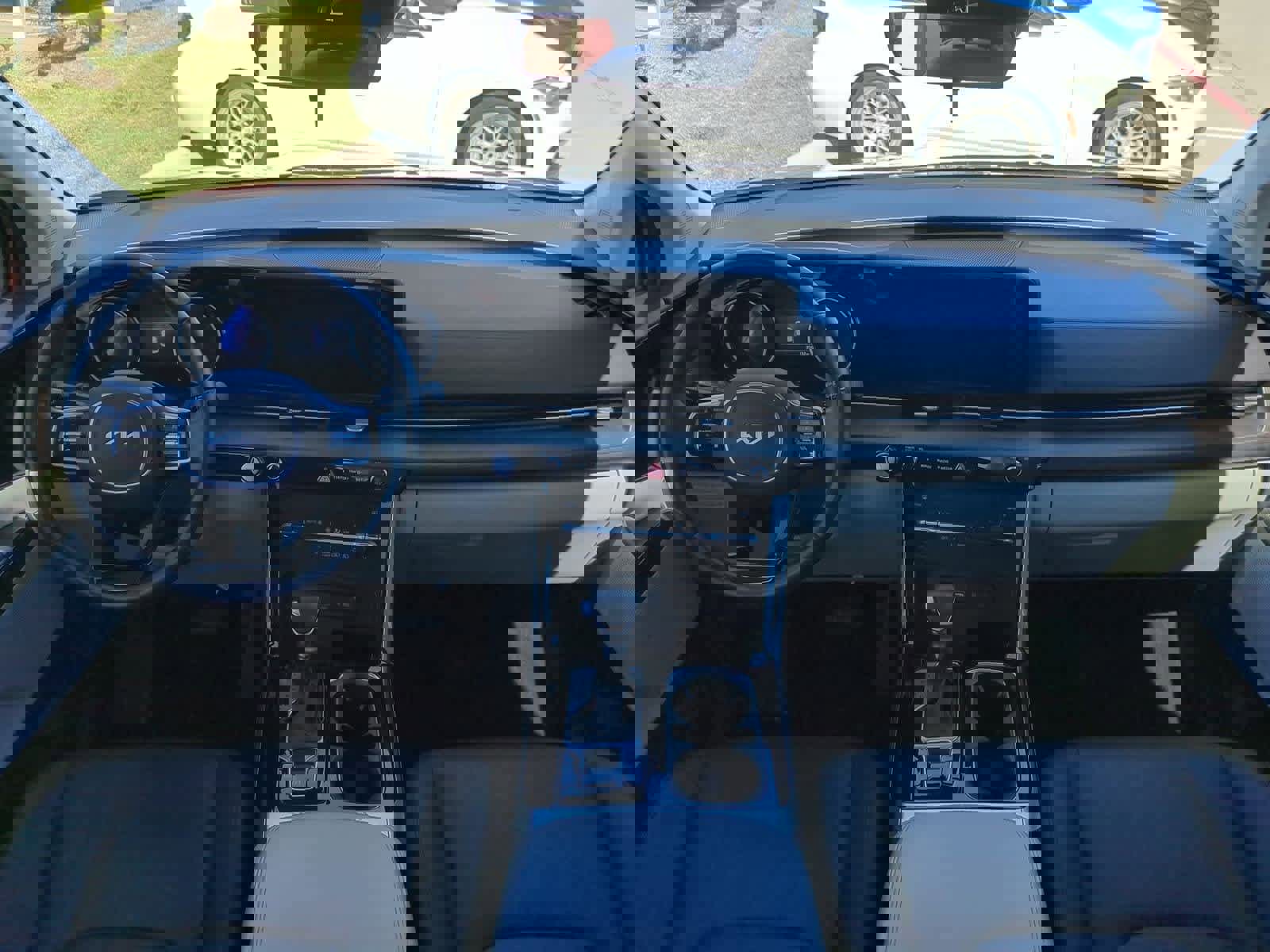 Certified 2023 Kia Carnival EX image 14