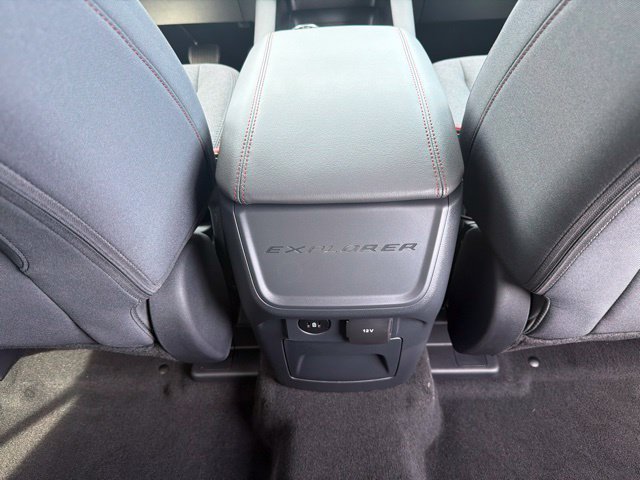 Used 2027 Ford Explorer Active AWD/4WD image 37