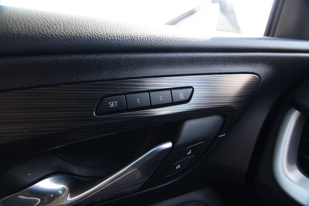 Used 2024 GMC Terrain SLT AWD/4WD image 31