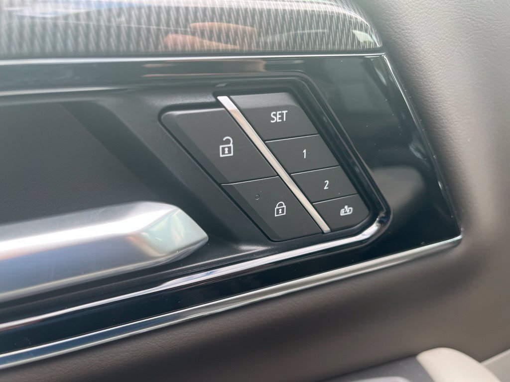 New 2026 GMC Yukon XL Elevation AWD/4WD image 12