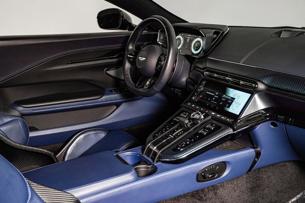 Used 2025 Aston Martin V8 Vantage Coupe image 16