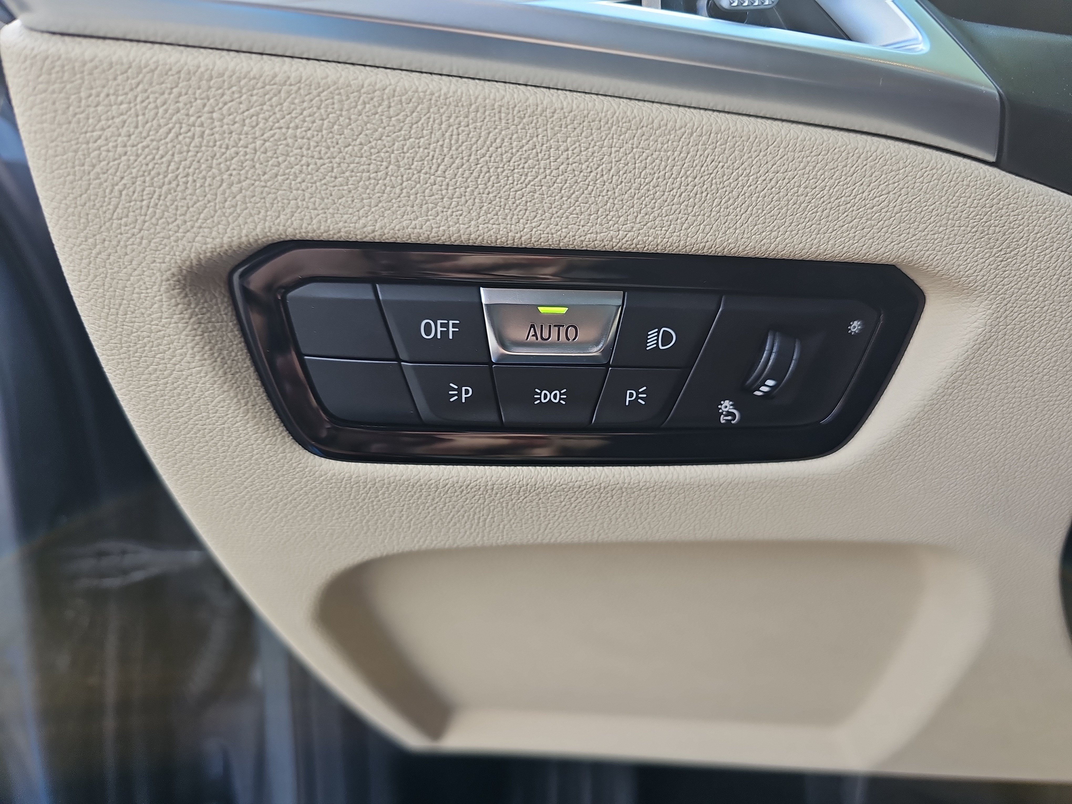 Certified 2025 BMW 330i Sedan w/ Premium Package RWD image 28