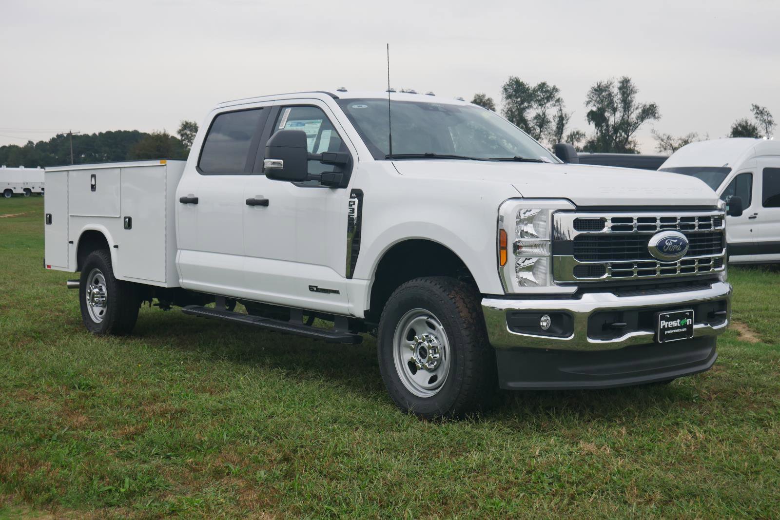 New 2025 Ford F350 XL w/ XL Chrome Package image 4