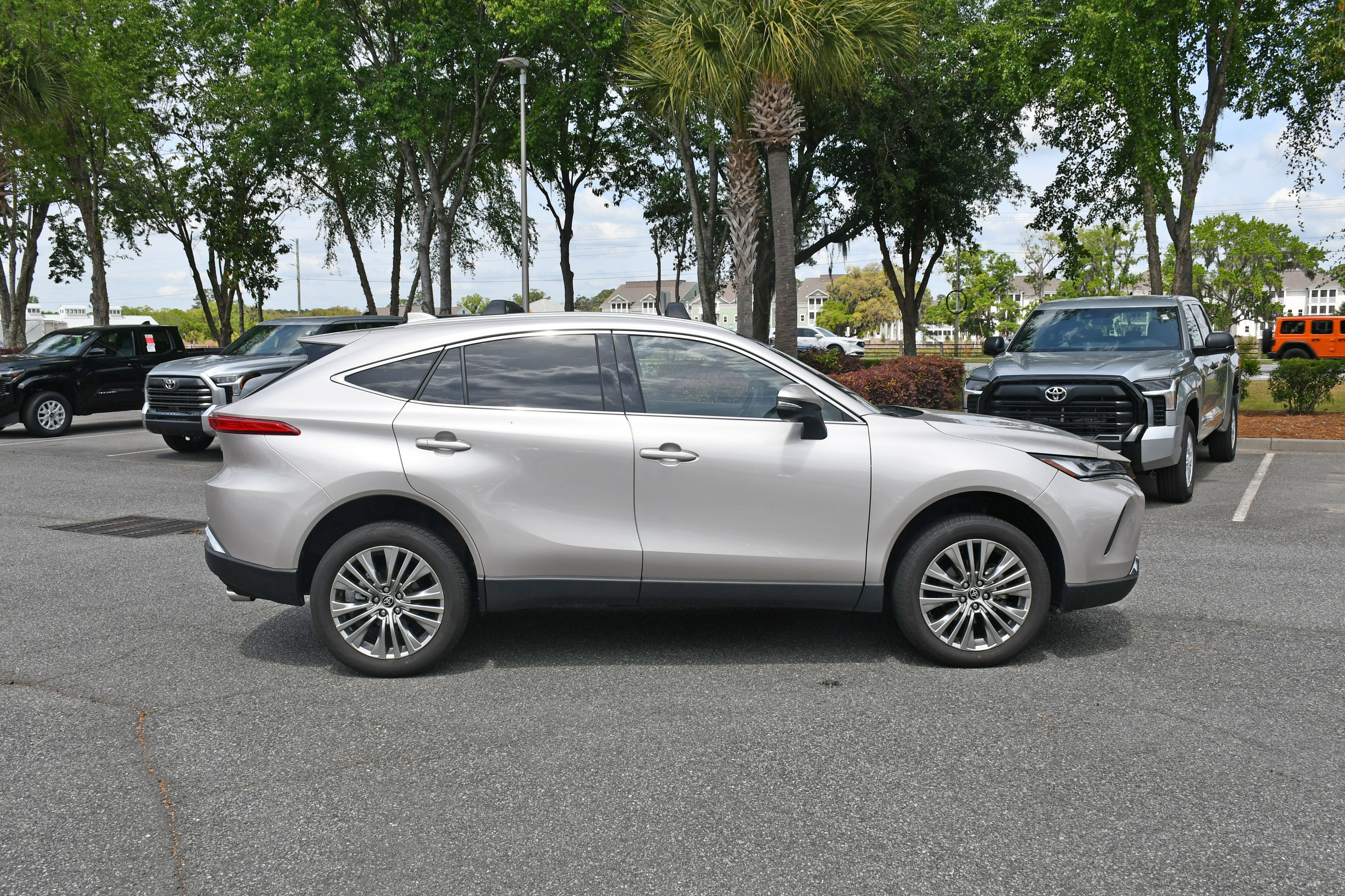 Certified 2023 Toyota Venza XLE AWD/4WD image 5