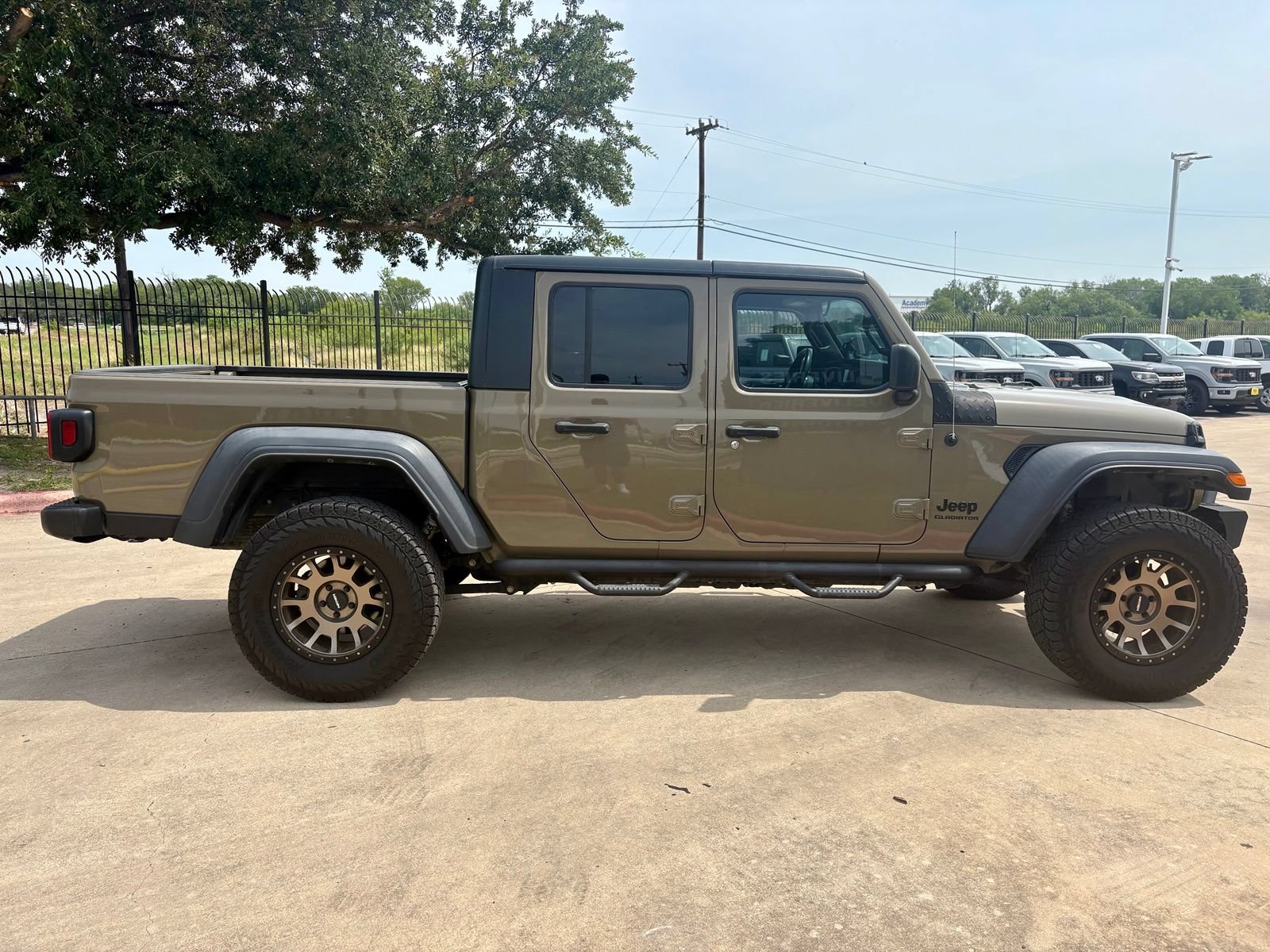 Used 2020 Jeep Gladiator Sport AWD/4WD image 2