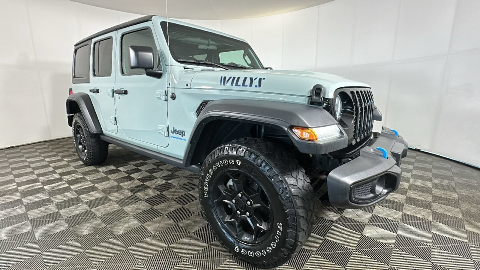 Used 2023 Jeep Wrangler Unlimited w/ Cold Weather Group AWD/4WD image 3