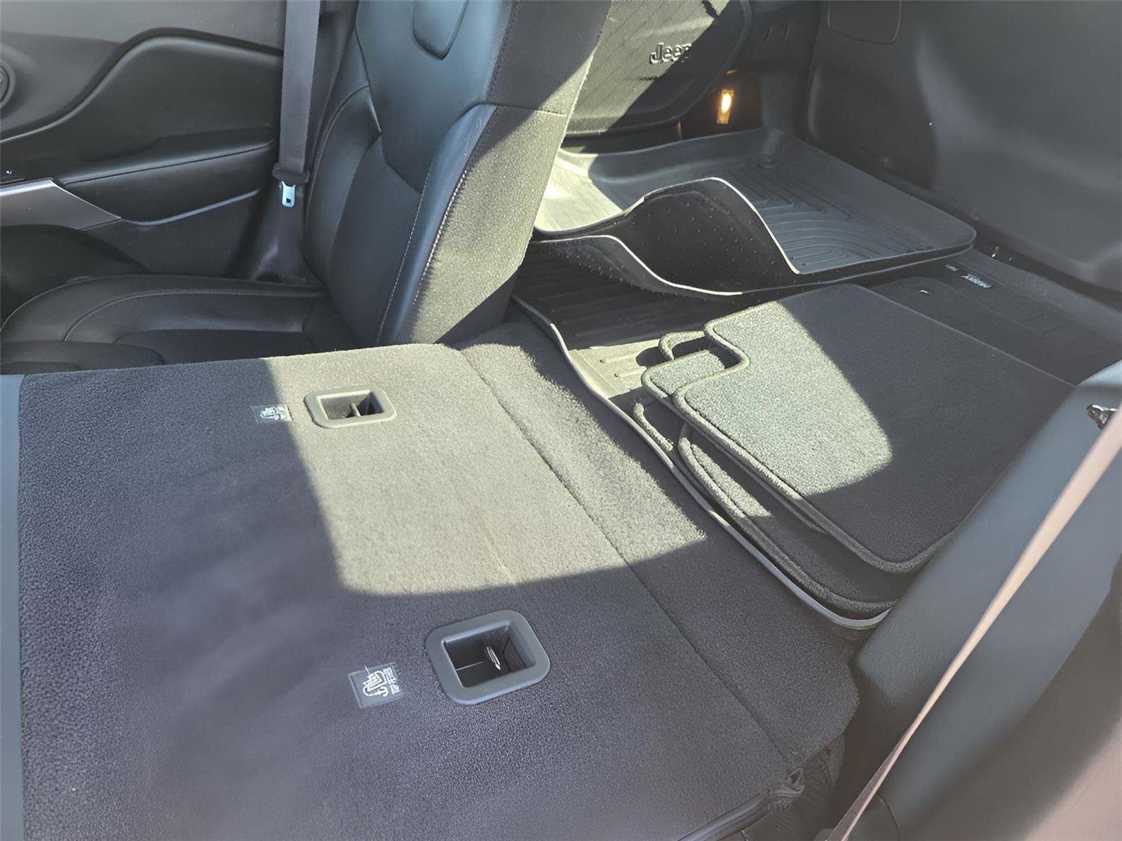 Used 2021 Jeep Cherokee Latitude Lux w/ Sun & Sound Group image 33