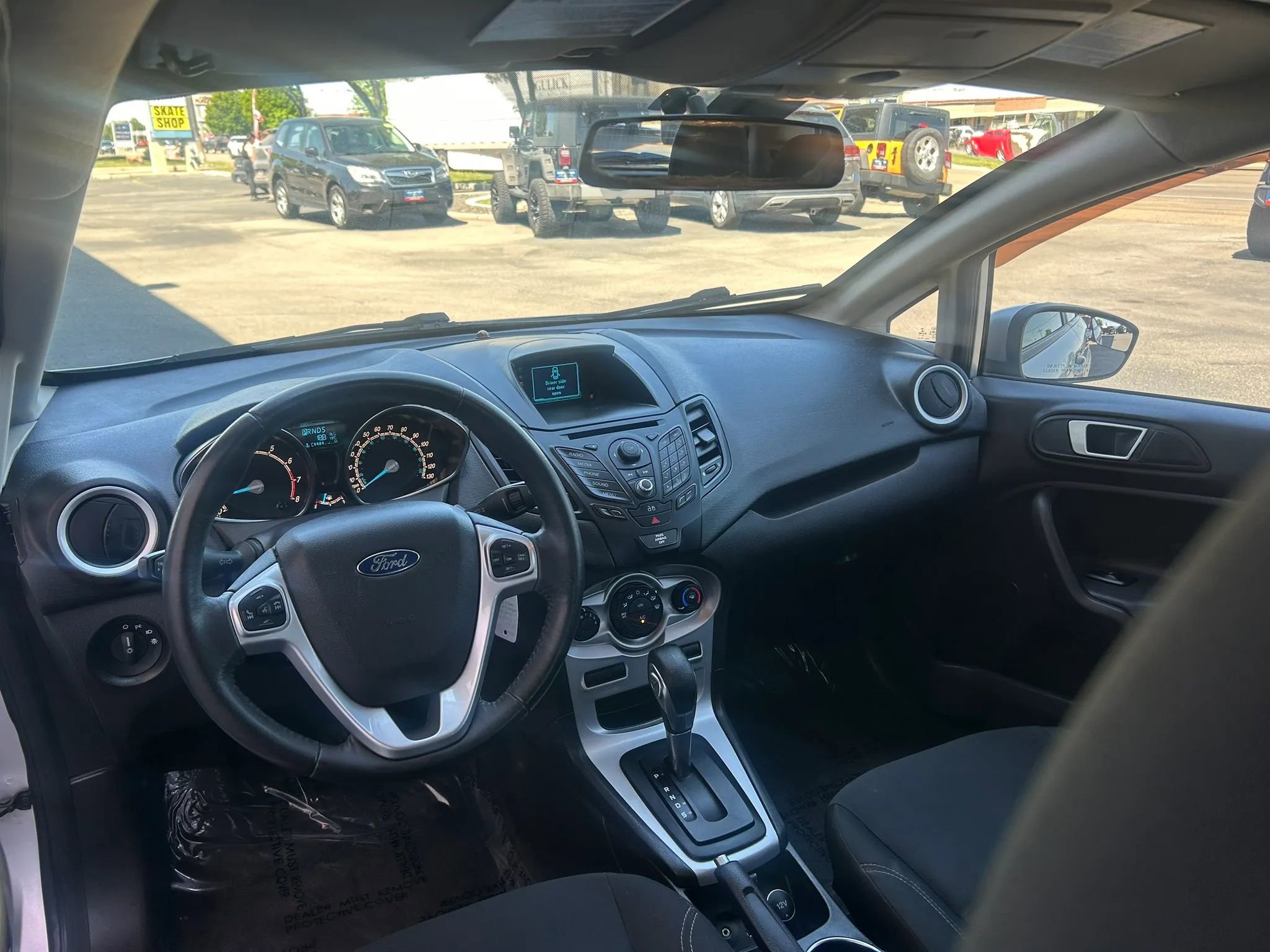 Used 2015 Ford Fiesta SE FWD image 4