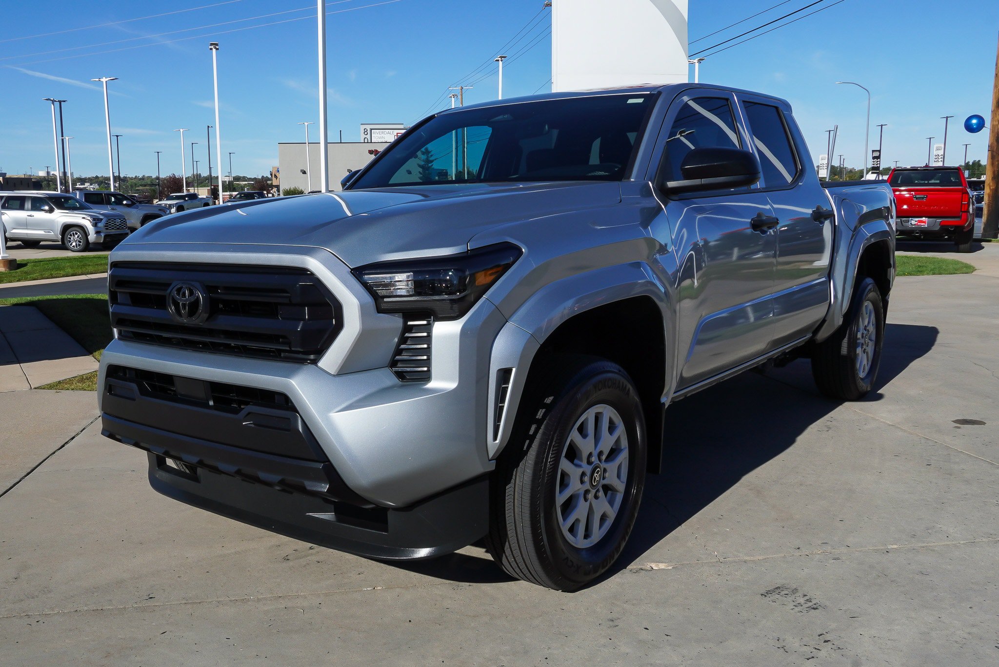 Certified 2024 Toyota Tacoma SR AWD/4WD image 4