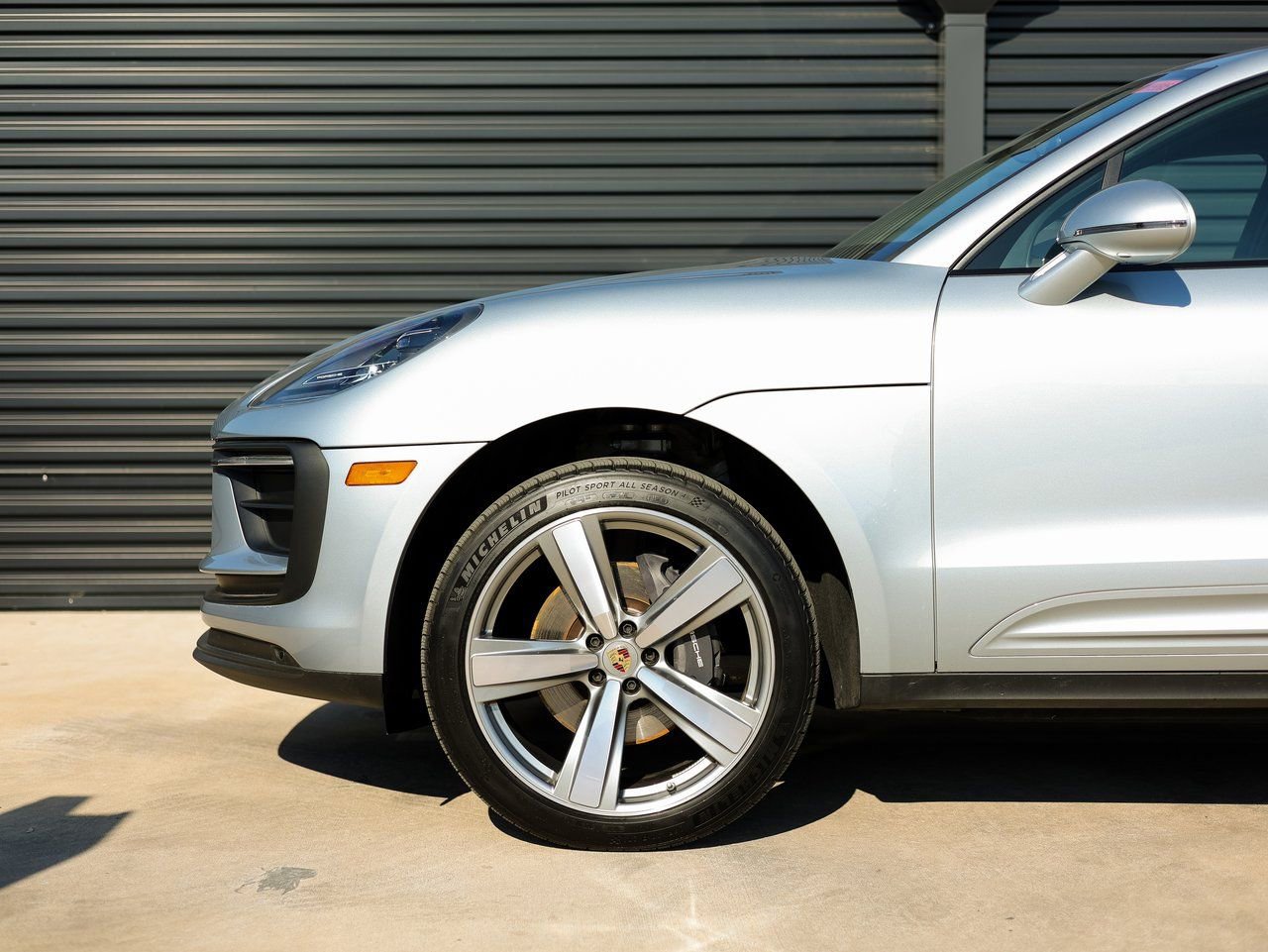 Certified 2025 Porsche Macan image 11