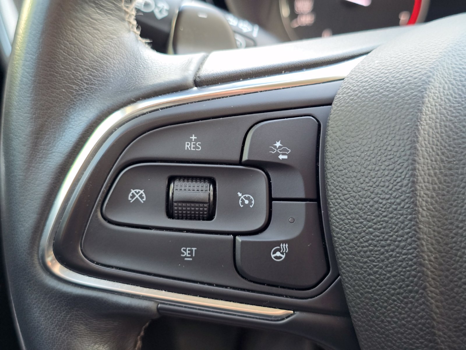 Used 2023 Buick Envision Essence AWD/4WD image 31